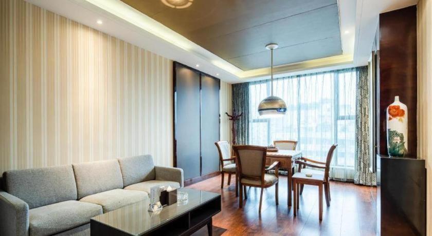 Chengdu Rising Butterfly Hotel Exterior photo